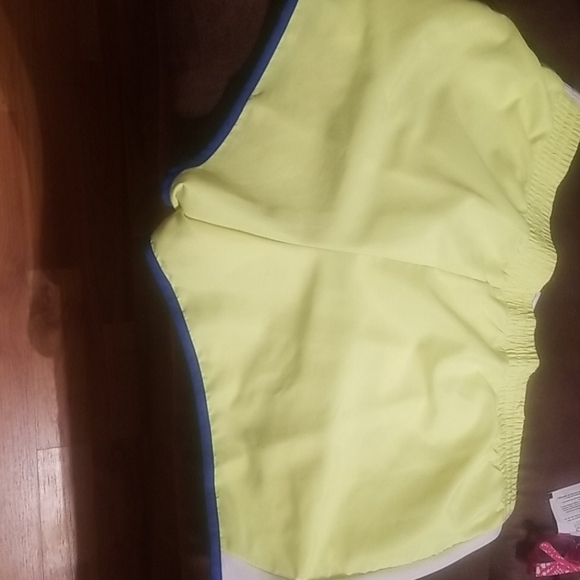 Shorts - Picture 3 of 4